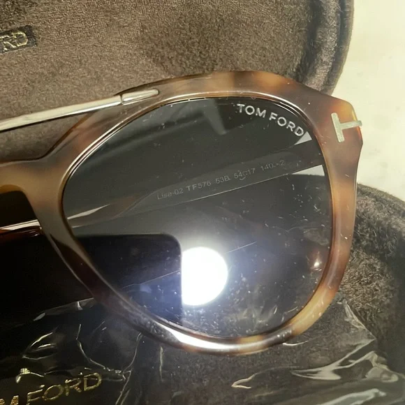 Tom Ford sunglasses 54mm - Picture 3 of 5